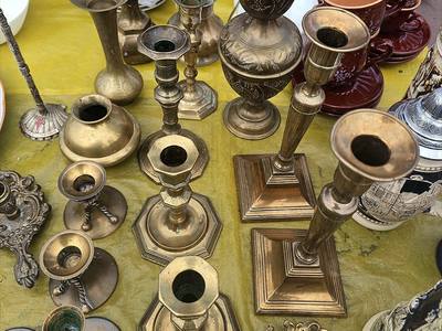 File:2026.05.31 Brass Item in Flea Market in Minsk, Belarus.jpg