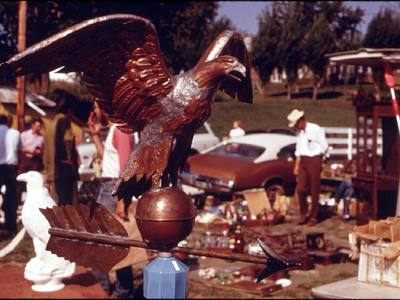 File:ANTIQUE METAL AMERICAN EAGLE WEATHERVANE FOR SALE AT A FLEA MARKET IN WHITE CLOUD, KANSAS, NEAR TROY. THE MARKET IS... - NARA - 557133.jpg