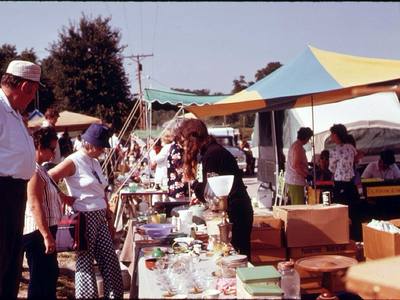 File:FLEA MARKET BROWSERS AT WHITE CLOUD, KANSAS, NEAR TROY. IT IS SPONSORED BY THE MA HUSH KA (WHITE CLOUD) HISTORICAL... - NARA - 557135.jpg