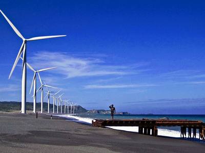 File:Bangui Windmills Farm in Ilocos Norte.jpg