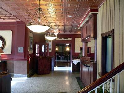 File:Arrow Hotel interior lobby 3.2.JPG