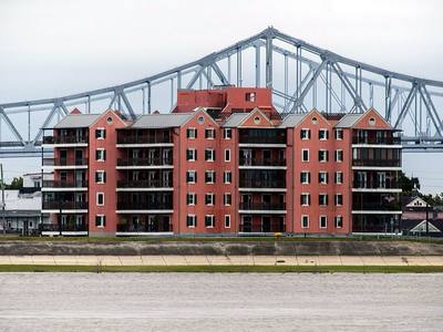 File:Algiers Point Condominiums - New Orleans 2019.jpg