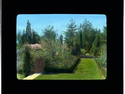 File:"Welwyn," Harold Irving Pratt house, 100 Crescent Beach Road, Glen Cove, New York. Lawn terrace LCCN2008675646.tif
