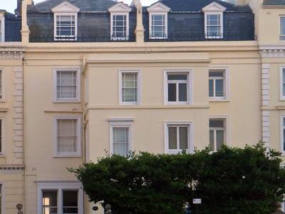 File:Courtenay Beach, Kingsway, Hove (NHLE Code 1280508) (September 2013).jpg