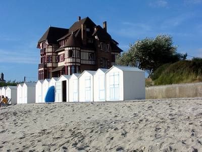 File:Beach houses, Le Crotoy.JPG