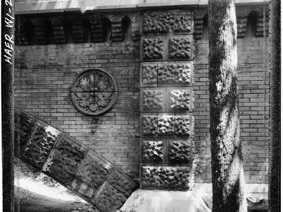 File:DETAIL VIEW OF EAST RAIL, EAST SIDE, SHOWING MASONRY WALL - Lake Park Brick Arch Bridge, Lake Park Drive (North entrance to Lake Park), Milwaukee, Milwaukee County, WI HAER WIS,40-MILWA,49-3.tif