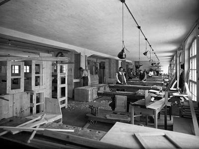 File:Elannon puusepäntehdas l. höyläämö hallintorakennuksen jatkeessa - N192632 - hkm.HKMS000005-km002w8r.jpg