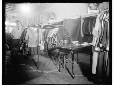 File:Clothing store interior LCCN2016824584.jpg
