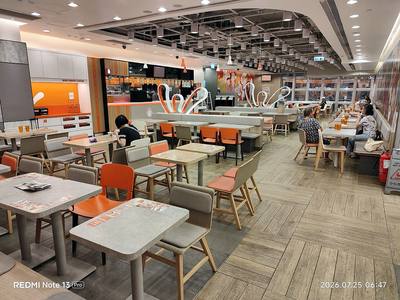 File:HK SKD Sai Kung Po Lam MCP One Shopping Mall 大快活 Fairwood Restaurant interior furniture tables n chairs July 2026 N13P 04.jpg