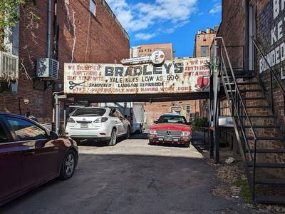 File:Bradley Lock & Key Side Lot, Savannah, Georgia.jpg