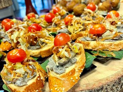 File:Catering Juntas en Internet 2024 03.jpg
