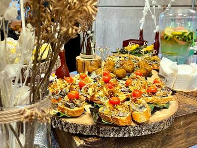 File:Catering Juntas en Internet 2024 06.jpg